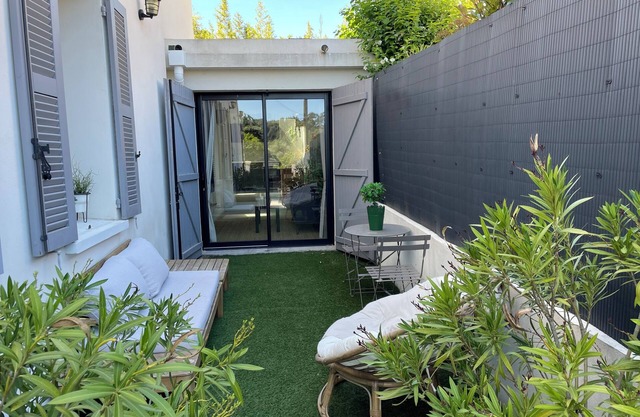Guest House at the foot of the Marseilles hills in Marcel Pagnol's village