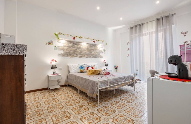 Guest House 'Sole e Amore' with Balcony, Wi-Fi and Air Conditioning