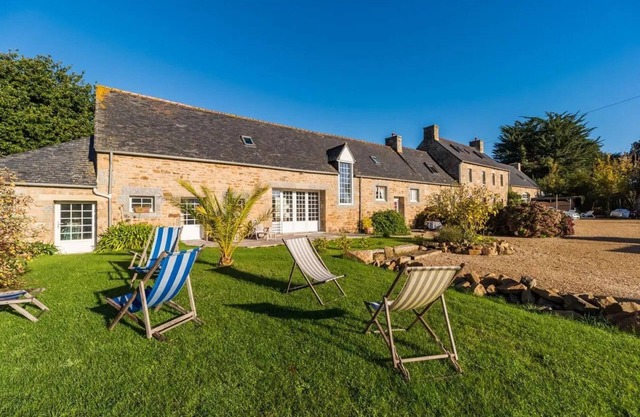 Guest House 'Suite Hermine, 38m2 Rez De Jardin' with Shared Garden and Wi-Fi