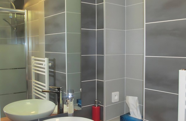 Guest Room 'Room 3 – Coquelicot' with Shared Pool, Communal Terrace and Wi-Fi