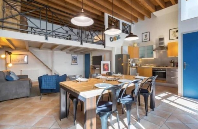GuestReady - Bright and Modern Croix-Paquet Loft