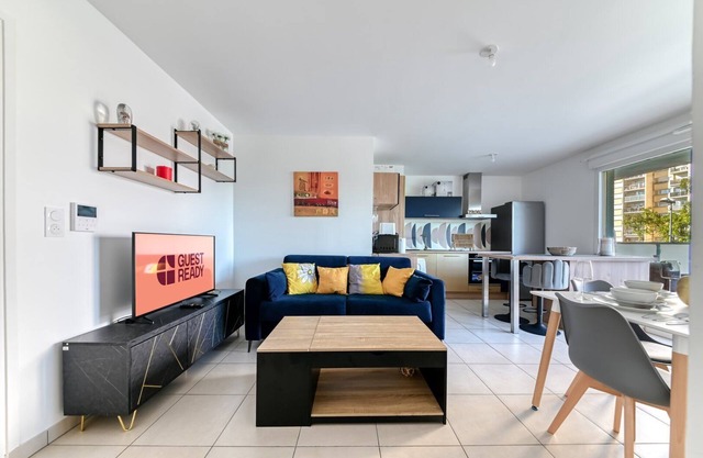 GuestReady - Bright stay w/parking & terrace