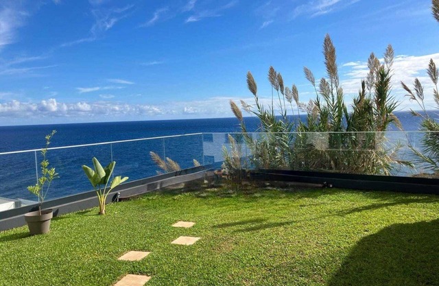 GuestReady - Cliff residence with sea views