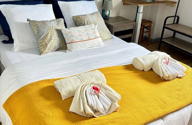 Guestroom Les Avirons, 2 bedrooms, 4 persons