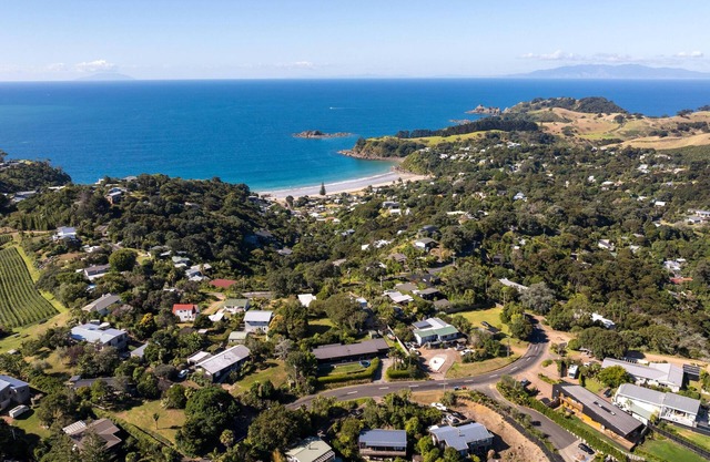 Gulf Island Views - Welcome to Gulf Island Views, a beautifully restored premium holiday cottage with incredible views of the Hauraki Gulf. With two bedrooms and one bathroom this is perfect for a family of four or two couples to share.