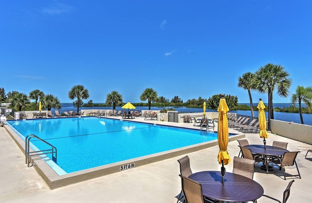Gulf-View Condo w/Beach Access in Hudson