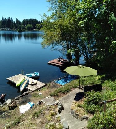 Guppies Lakehouse-Prvt. Lake Acc, Close to Rainier