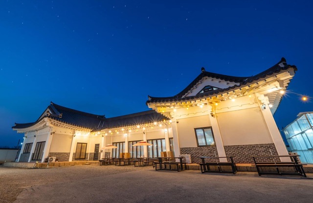 Gyeongju Poseokjeong Hanok Pool Villa