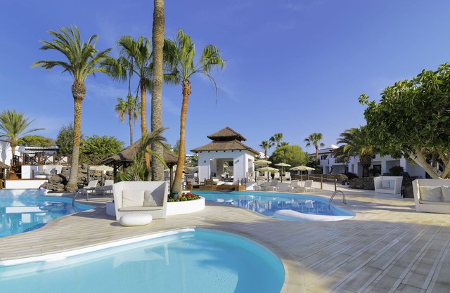 H10 White Suites
