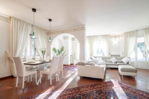 H11 [Villa Conchiglia] Piscina - Garage