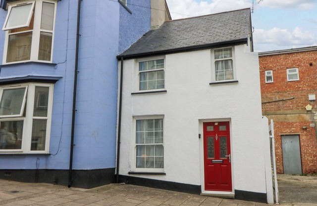 HAFAN FACH, pet friendly, character holiday cottage in Aberystwyth