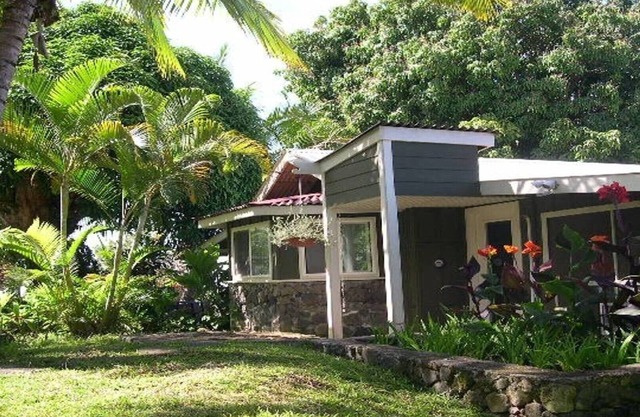 Hale Koa Studio in Captain Cook Sleeps two adult guests
