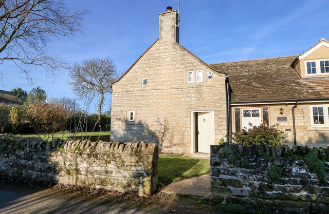 HALF ACRE COTTAGE ANNEXE, family friendly, with open fire in Castor