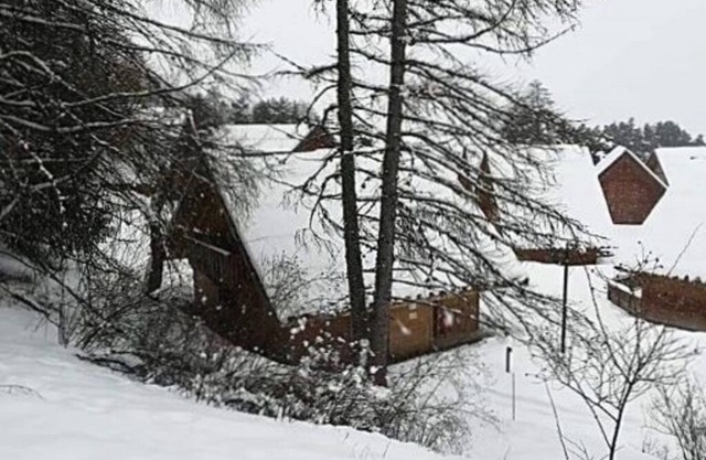 HALF CHALET IN DUPLEX CLOSE TO SLOPES AND SHOPS