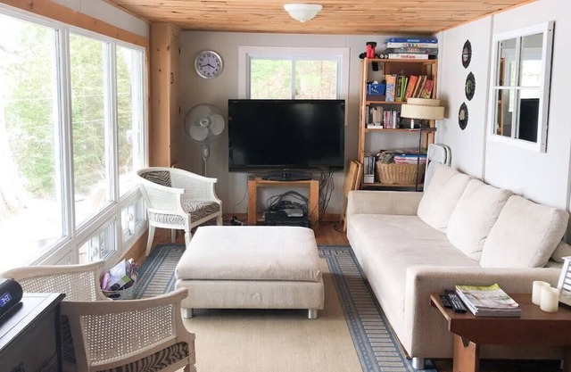 Haliburton Lake Cozy Cottage