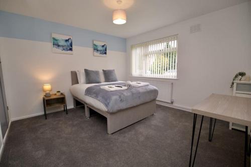 Hall Lane House - 4Bed Gem Near Coventry Hospital with FREE Driveway Parking