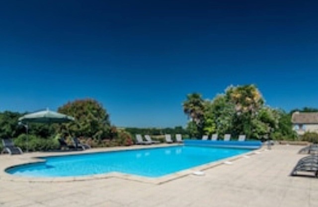 Hamlet of 4 properties sleeping up to 22 people with private pool near Bergerac