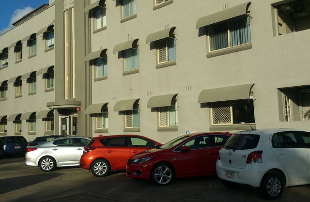 Hampton Court Apartments