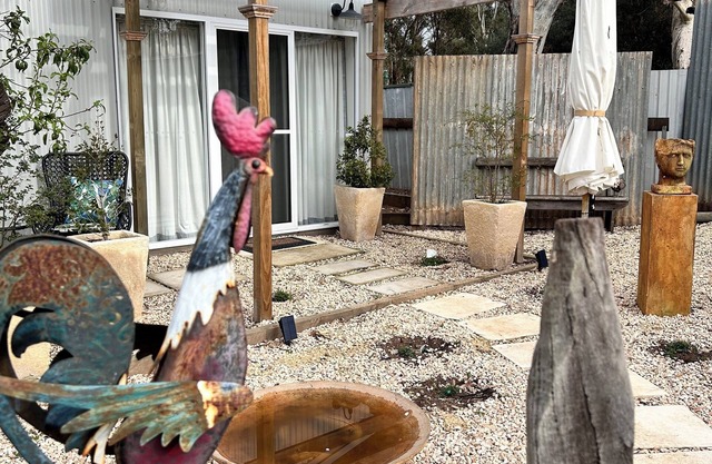 Hamptons style, studio retreat with light continental breakfast included