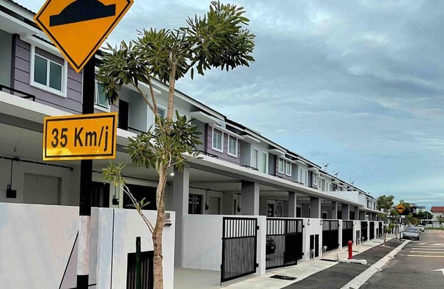 Hanan Homestay Klebang Ipoh with a view of Mount Korbu, for Musl!m only!