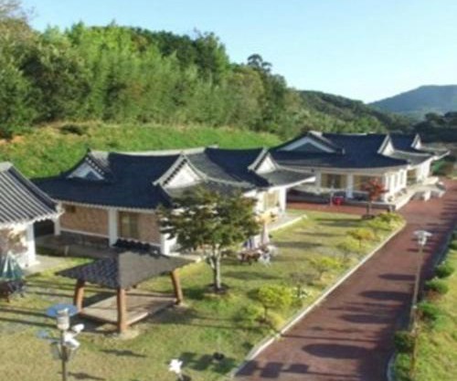 Hanok Stay Daldojimaeul Pension