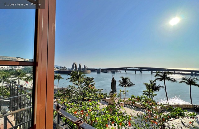 HANZ Lagoon Sunset Boutique Hotel