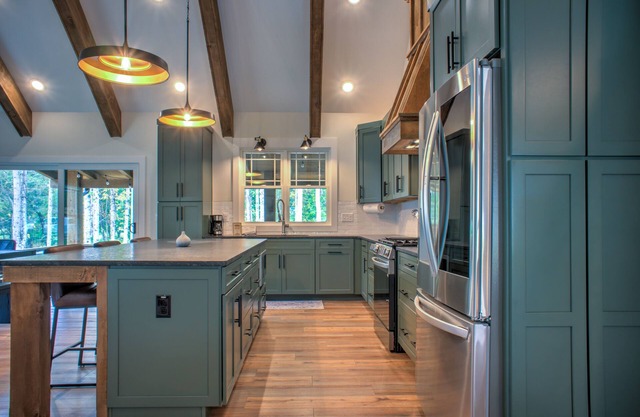 Happy Leaf Lodge by Carolina Mornings | Fire Pit, Grill, & Hot Tub♨️