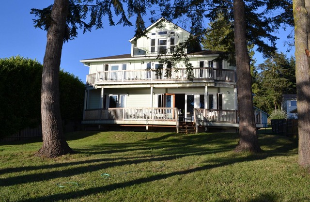 Harbor View Haven - Spacious Home | Backyard Deck