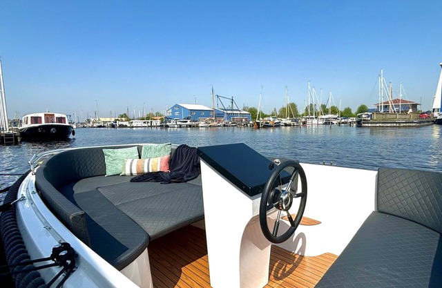 Harboursuite 2 incl. motorboot by Interhome