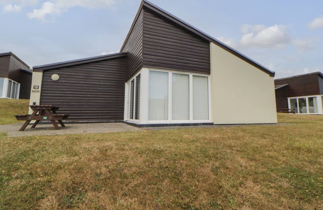 HARCOMBE HOUSE BUNGALOW 12, family friendly, with pool in Chudleigh