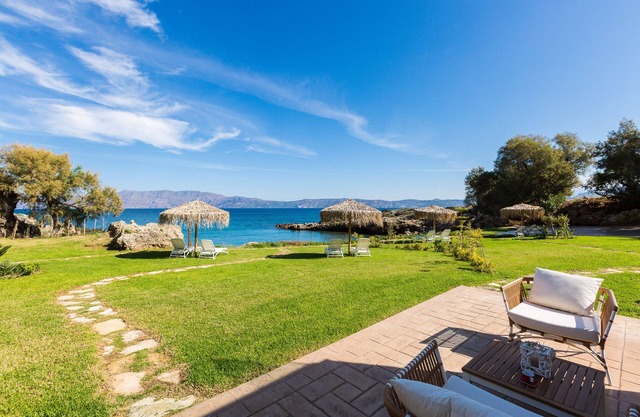 Harmony Villa - beach front relaxation ideal for large groups