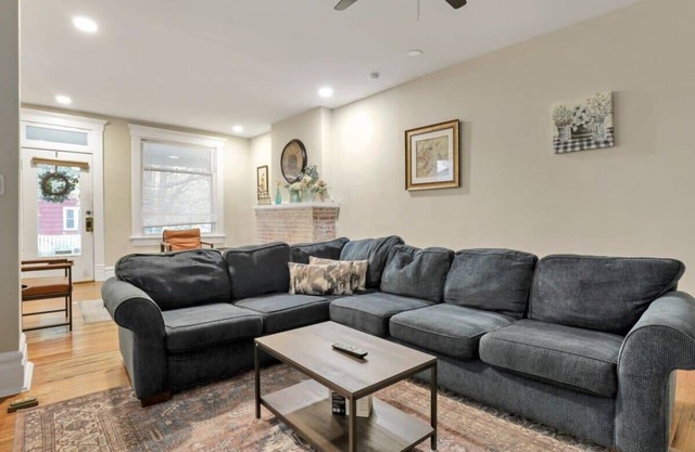 Harrison West Brick| 5 BR w/extra beds