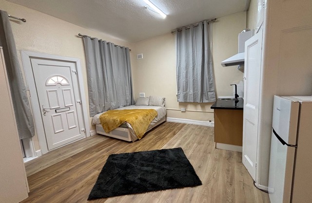 Harrow Studio Retreat - Modern & Cozy