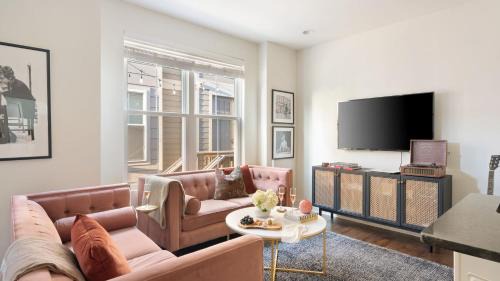 Hart Suite Buyout 7 by AvantStay Two Nashville Town Houses w Stunning Amenities Design