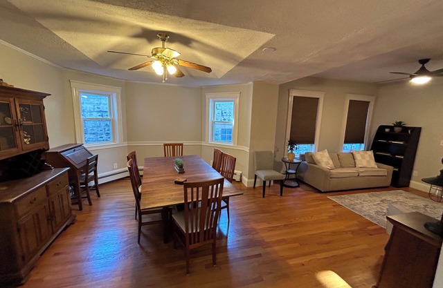 Harvard, B.U. M.I.T. Fenway Park convenient comfortable & spacious 3BR apartment