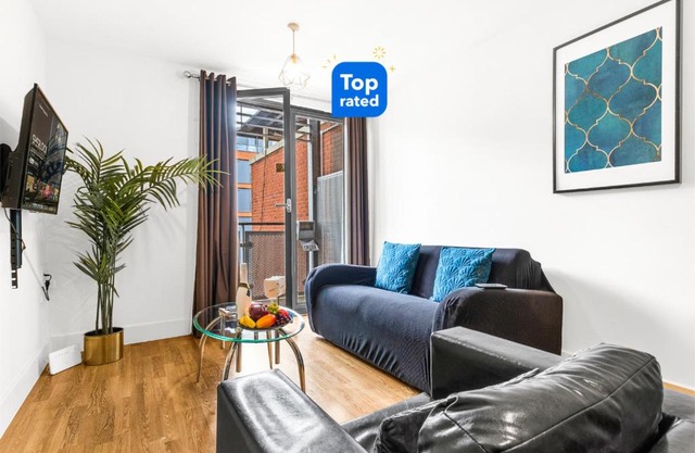 Haus City Centre 2 Bedroom Apartment l Parking l Balcony l WIFI l Smart TV l Arcadian l China Town