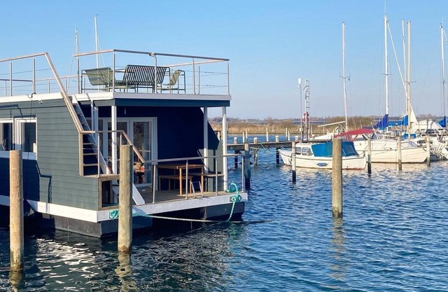 Hausboot Bruntje für 5pers. mit Großzügiger Dachterrasse in Kragenæs auf Lolland