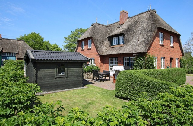 Haushälfte in Wrixum Unter Reetdach mit 3- Zimmern und 83 qm