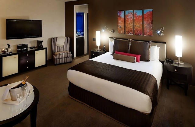 Haven Of Indulgent Relaxation! 4 Family-friendly Units, Rooftop Swimming Pool