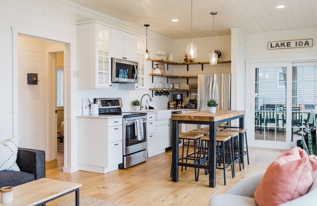 Haven on Ida - Modern, Cozy Lakefront Cabin