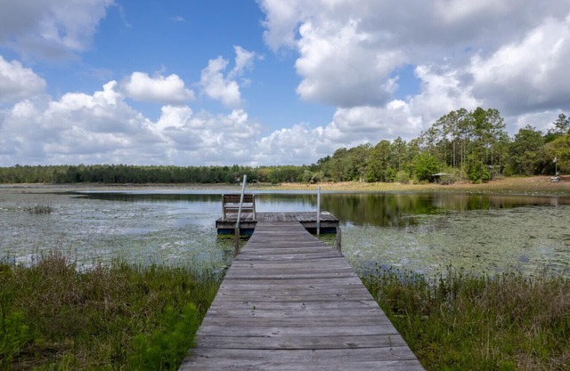 Hawthorne Retreat w/Waterfront Fire Pit!