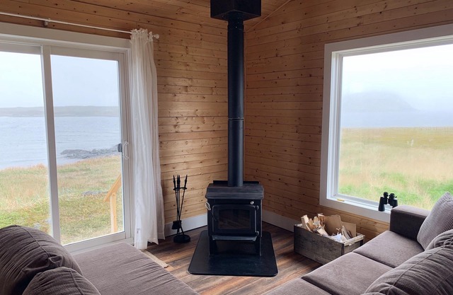 Hay Cove Cottages - Cozy Seaside Cabin with Ocean View