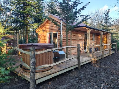 Hayne Barn Estate - Luxury Lodges with private hot-tubs- The studio-loft is without hot-tub
