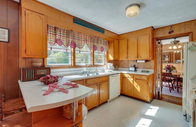 Haysi Nature Getaway with Fire Pit and On-Site Creek!