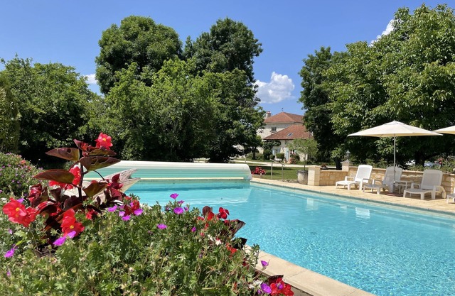 Hazelnut Cottage in the Grounds of 16th Cent. Historic Manor,12mx6m Heated Pool