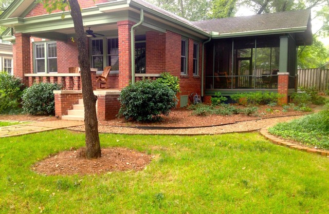 Heart of Five Points Craftsman Cottage-Walk to UGA-Fenced Yard for Pet