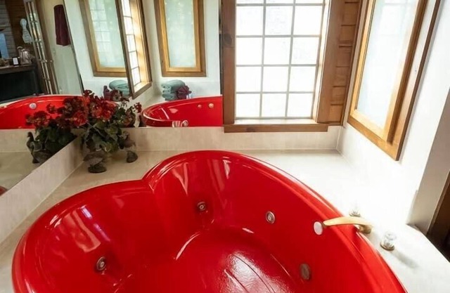 Heart Shaped Tub + Romantic + Fireplace + Cabin