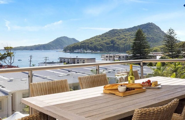 Heart & Shoal - Gorgeous beachside apartment overlooking Shoal Bay