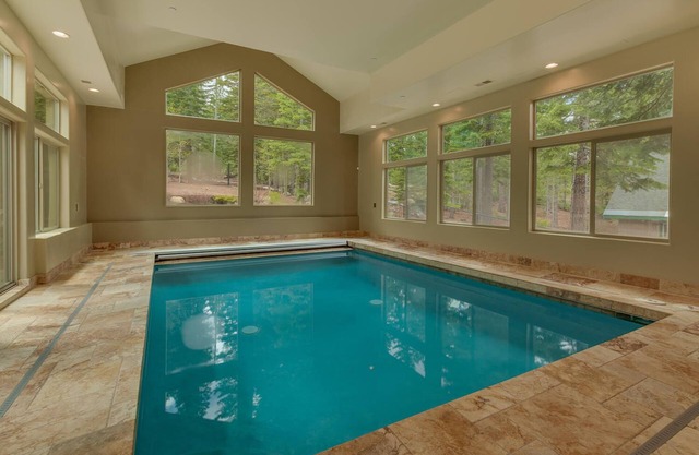 Heated Indoor Pool, Arcade, Skeeball, Sauna, Foosball, Pool Table, Spa, Grill – Heavenly Escape