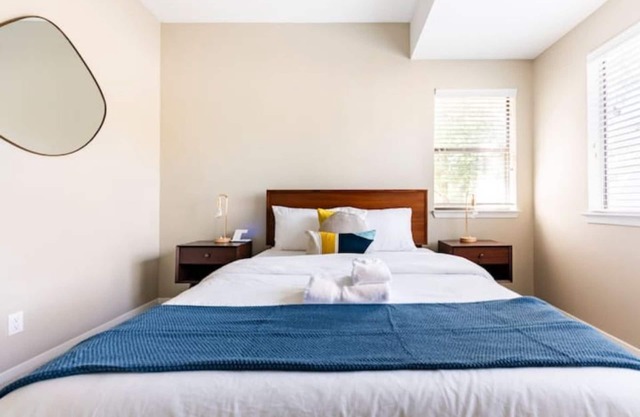 Heated Pool + 5 min to UT/Football Stadium